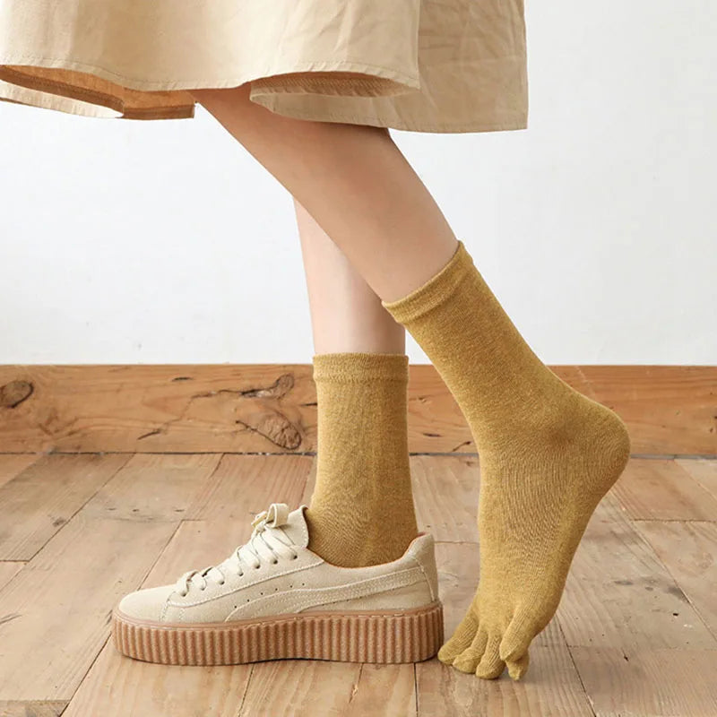 Damen Fünf-Zehen Baumwollsocken – Bequeme Warme Separate Zehen Kurzsocken in Weiß & Schwarz