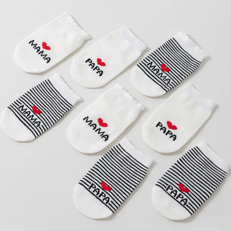 4 Paar Baby Anti-Rutsch Socken für Jungen & Mädchen – Mama Papa Herz Muster Erste Schritte Bodensocken Weiß Schwarz Gestreift
