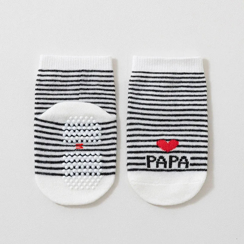 4 Paar Baby Anti-Rutsch Socken für Jungen & Mädchen – Mama Papa Herz Muster Erste Schritte Bodensocken Weiß Schwarz Gestreift