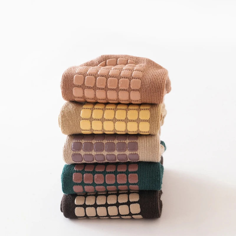 6 Paar Baby Anti-Rutsch Socken für Jungen & Mädchen – Cartoon Bodensocken mit Rutschhemmender Sohle für Trampolin & Innenbereich